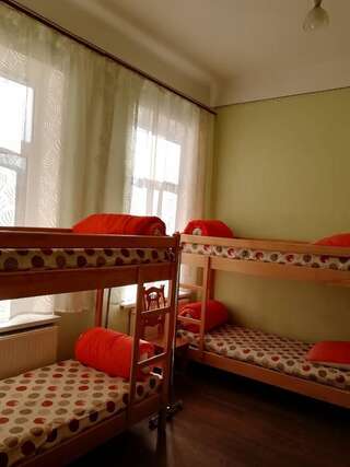 Хостелы Play Hostel Львов Кровать в общем 8-местном номере-6